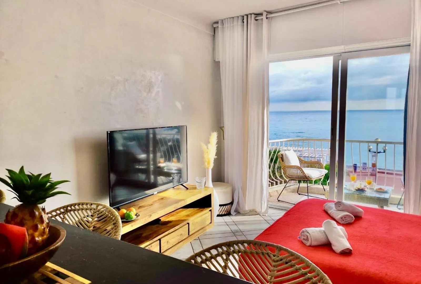 Sea Front Studio Yourhosthelper Nice